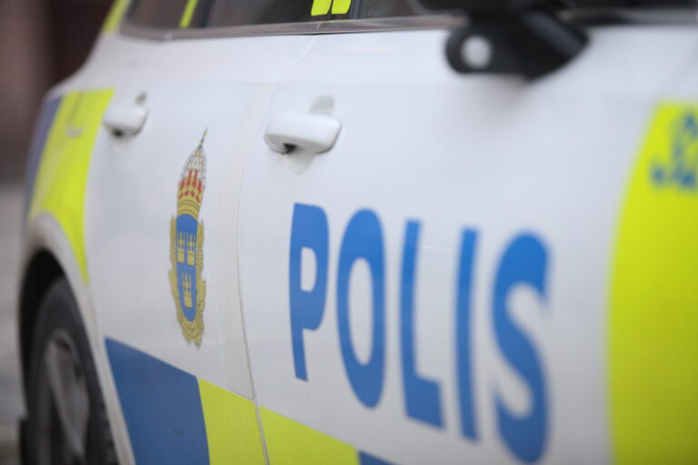 Tomhylsor anträffade utanför butik vid Gullmarsplan-Förundersökning gällande grovt vapenbrott inleddd