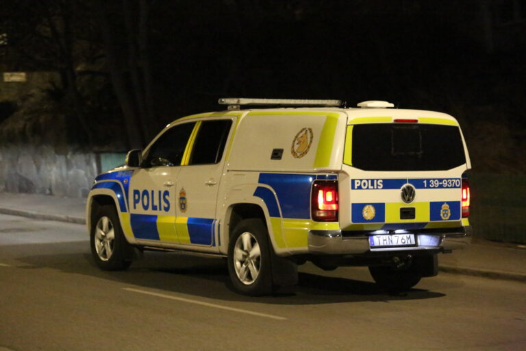 MC-Polis prejad av bilist vid förföljande på E4 norrgående i höjd med Västberga