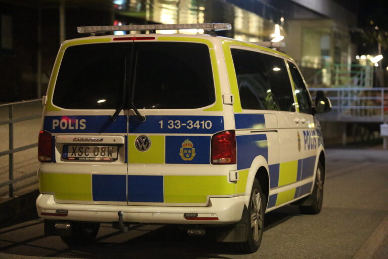 Butiksanställd knivskuren på Coop Vinsta-Polisen utreder grovt rån